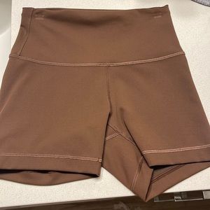 Lululemon 🍋 wunder train 4” shorts